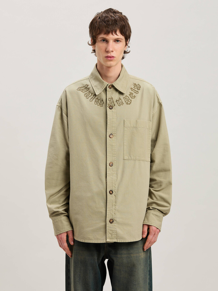 camisa con logo de llama de camel