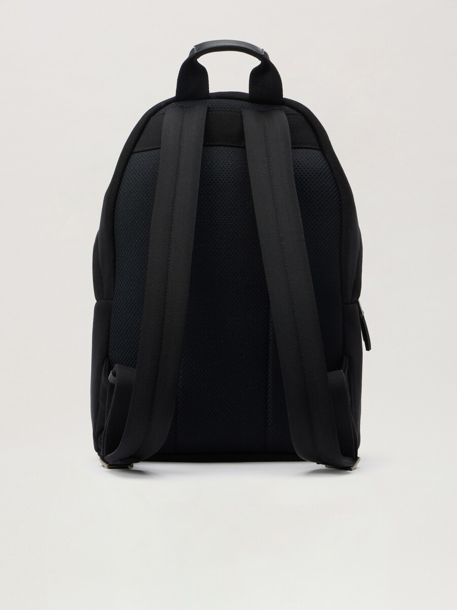 mochila con logotipo clásico