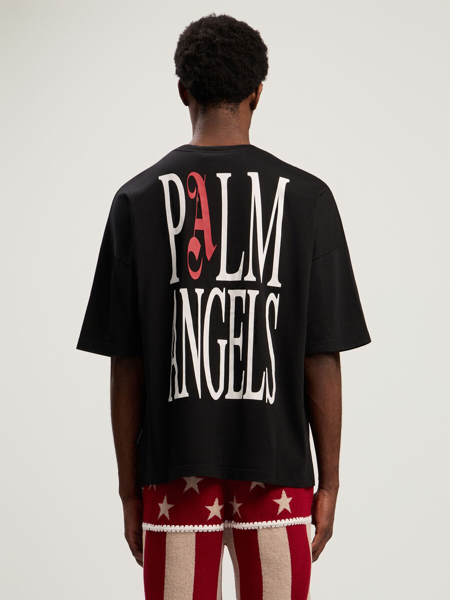camiseta holgada con bandera de llamas