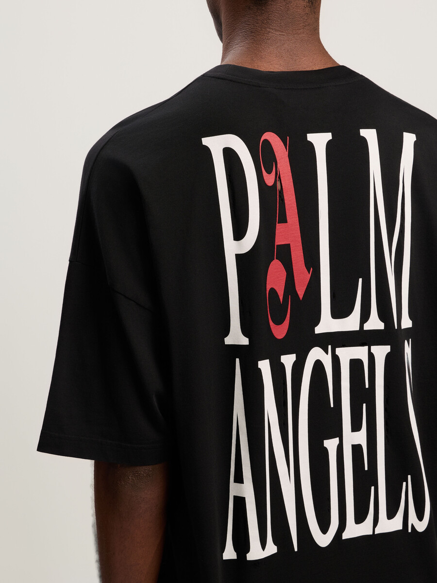 camiseta holgada con bandera de llamas