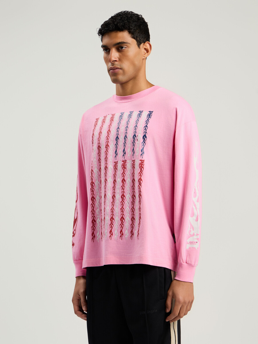 camiseta de manga larga con bandera de llamas