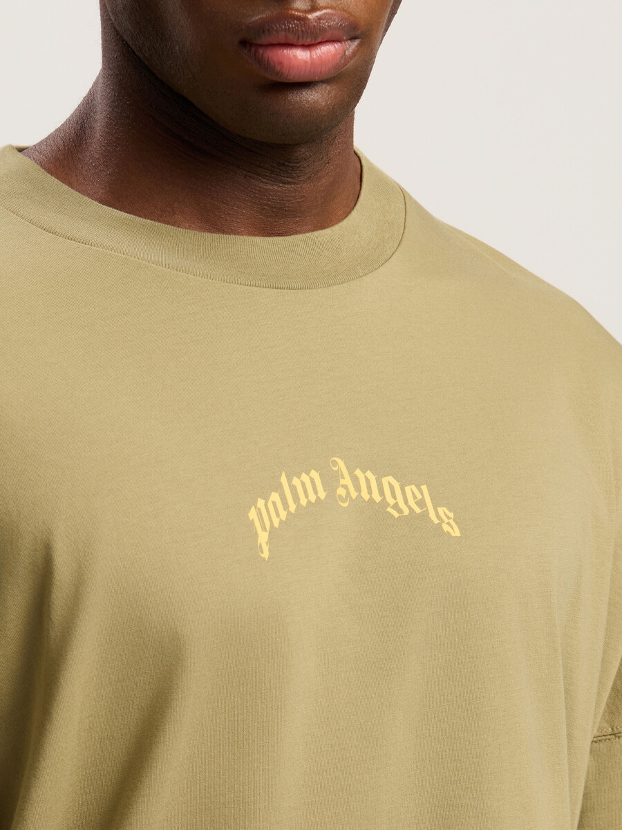 camiseta de manga larga con logotipo curvo
