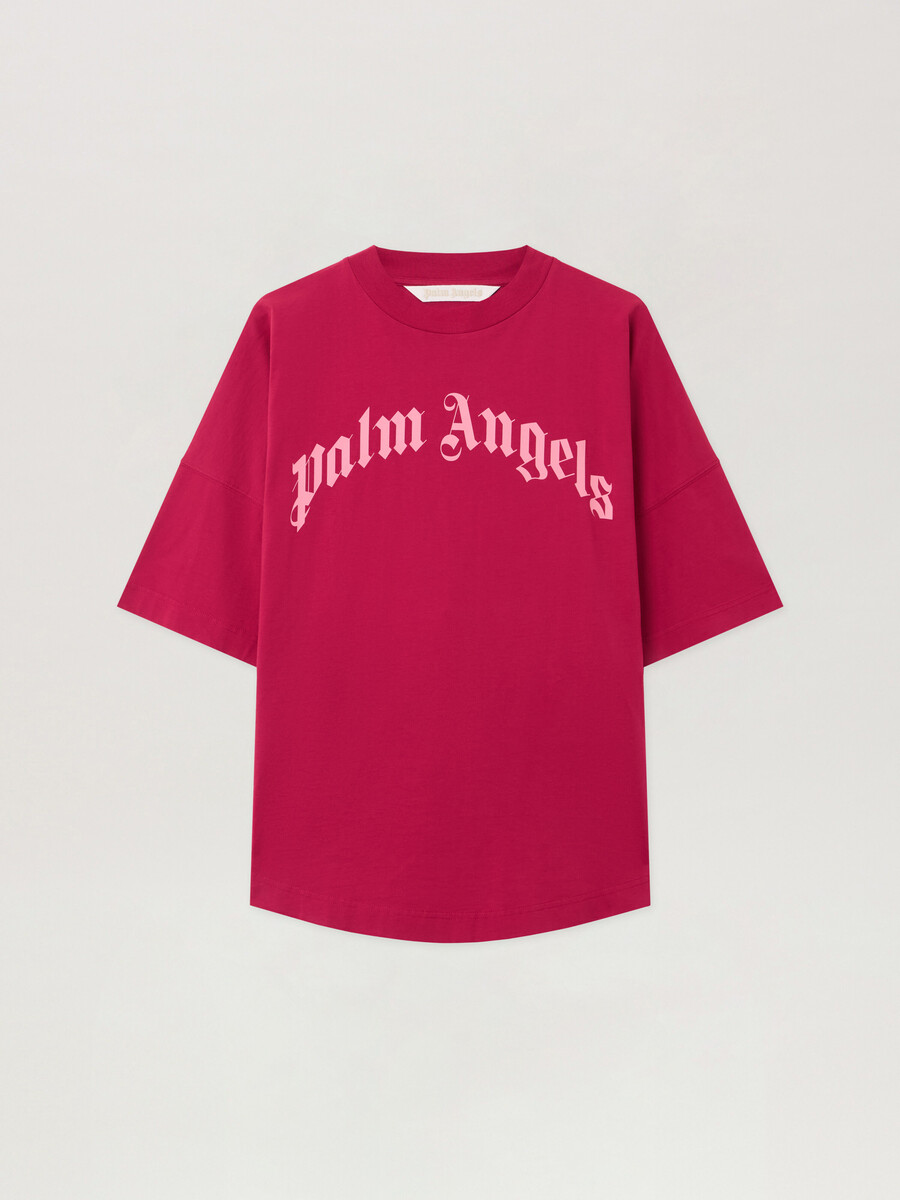 camiseta con logotipo curvo