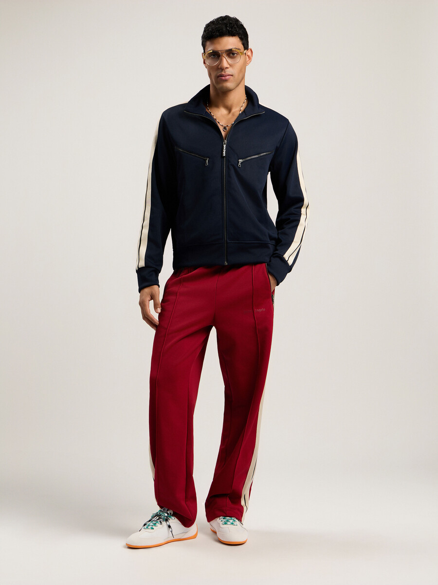 chaqueta deportiva con cremallera y logotipo curvo