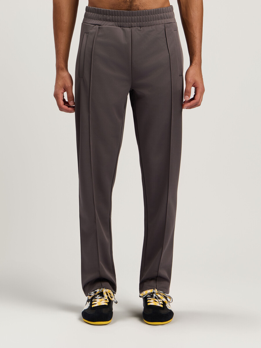 pantalones deportivos con logotipo curvo