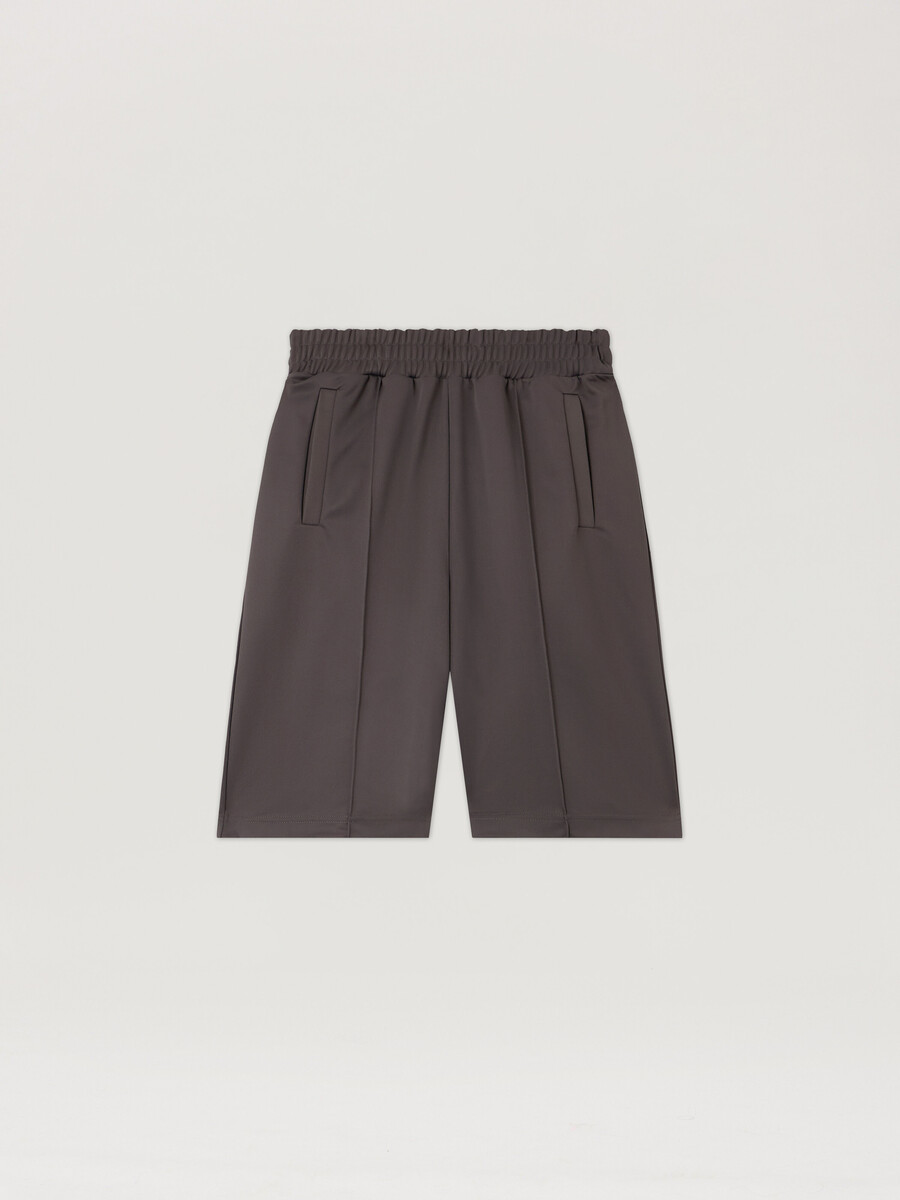 pantalones cortos deportivos con logotipo curvado en la espalda