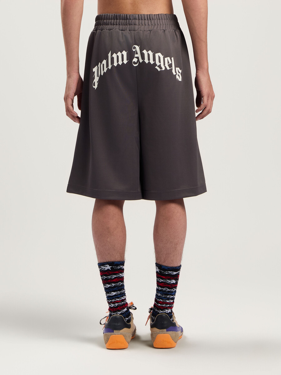 pantalones cortos deportivos con logotipo curvado en la espalda