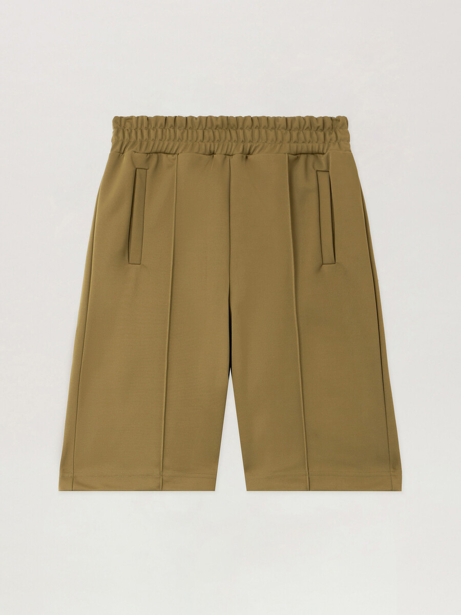 pantalones cortos deportivos con logotipo curvado en la espalda