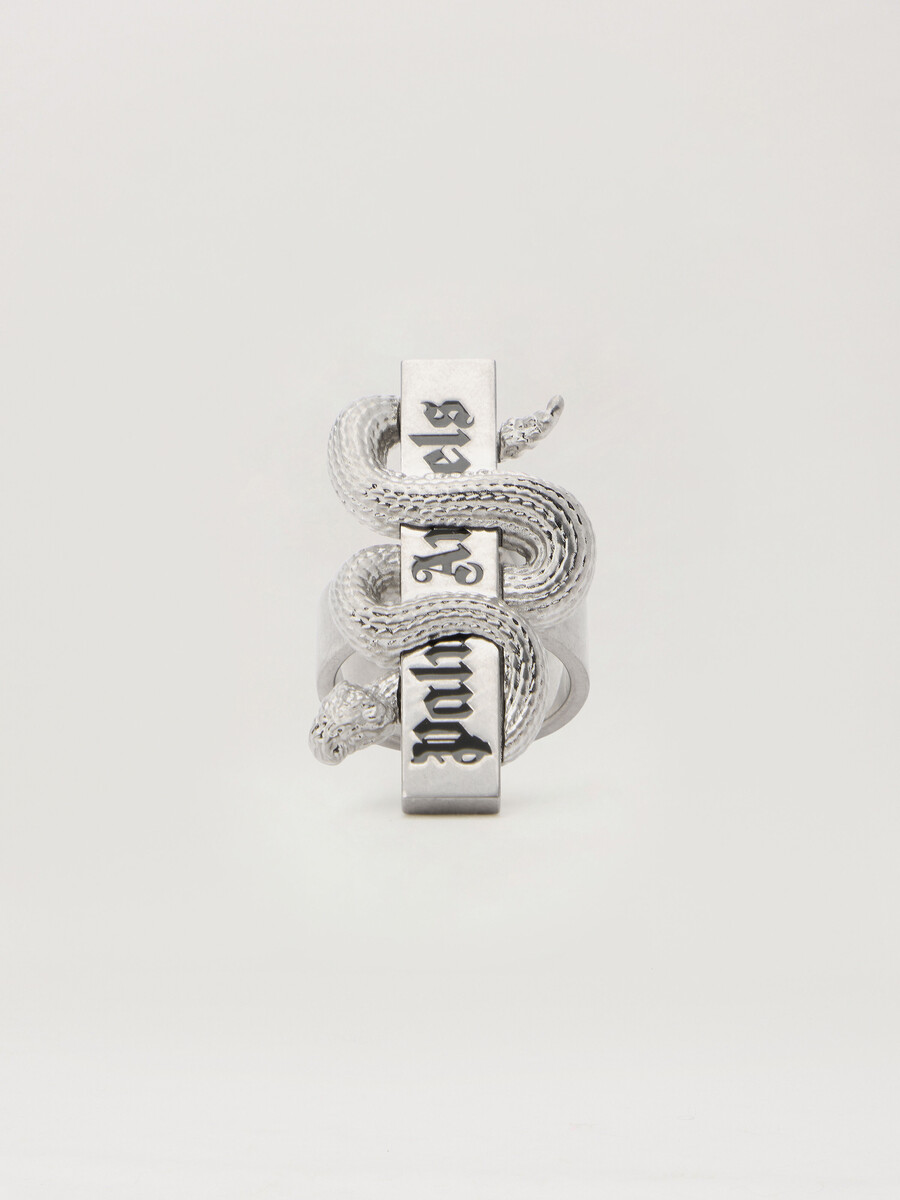 anillo con el logotipo de snake box