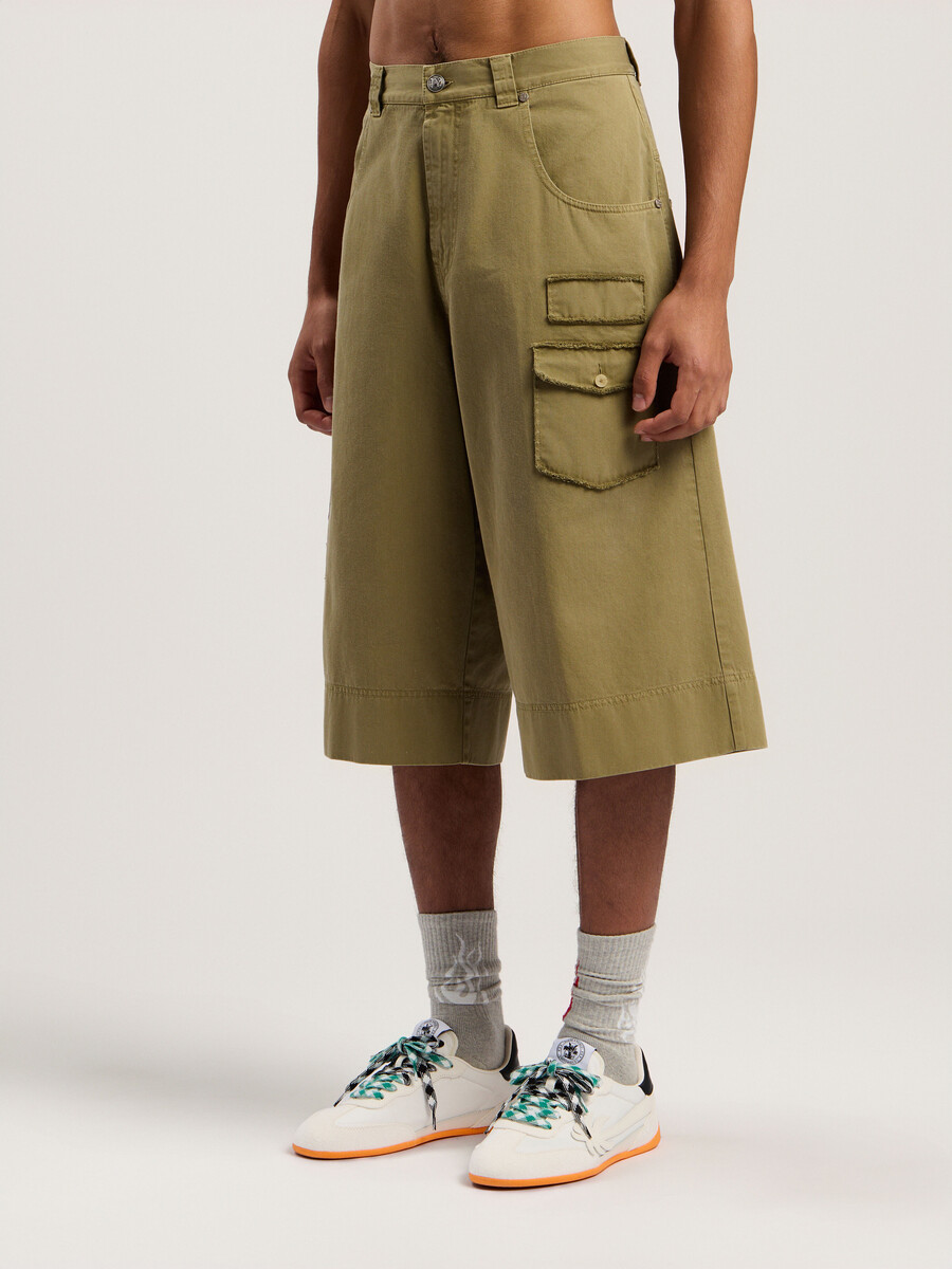bermudas con parche militar