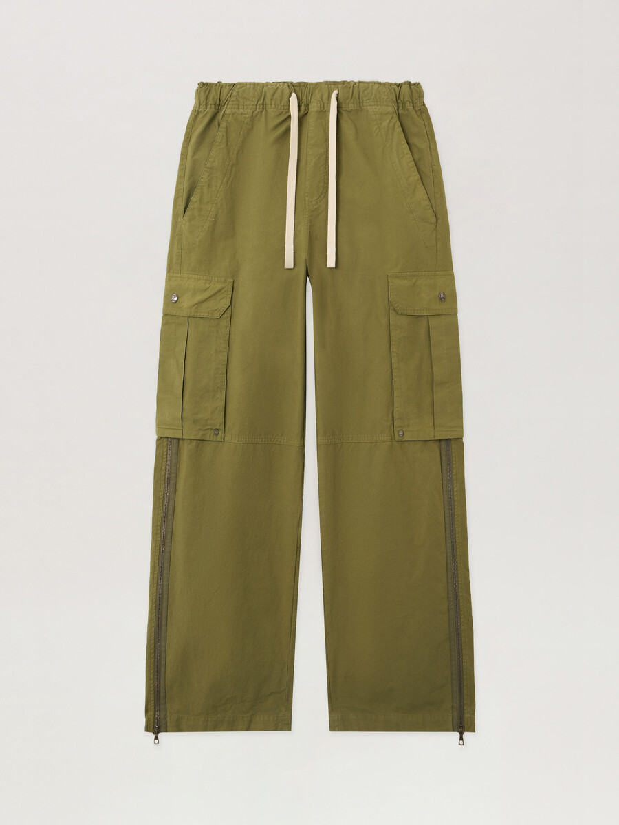 pantalones cargo con logotipo curvo