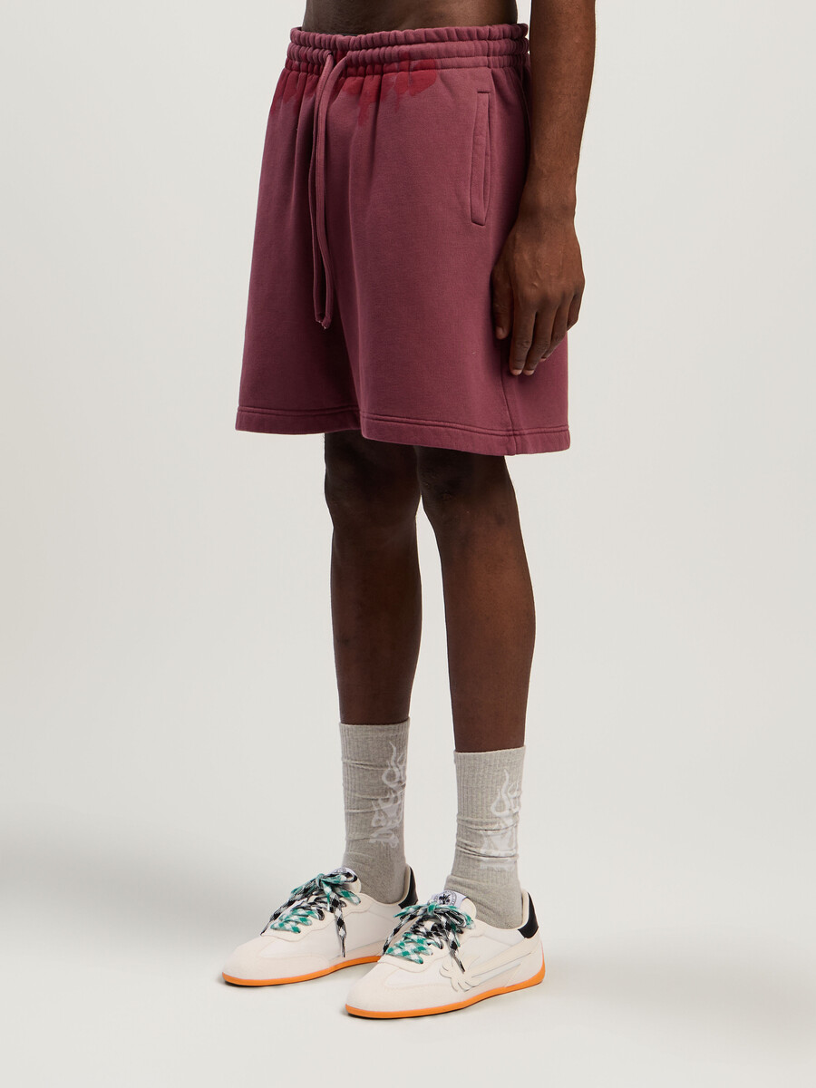 pantalones cortos deportivos con logo en la cintura rociado