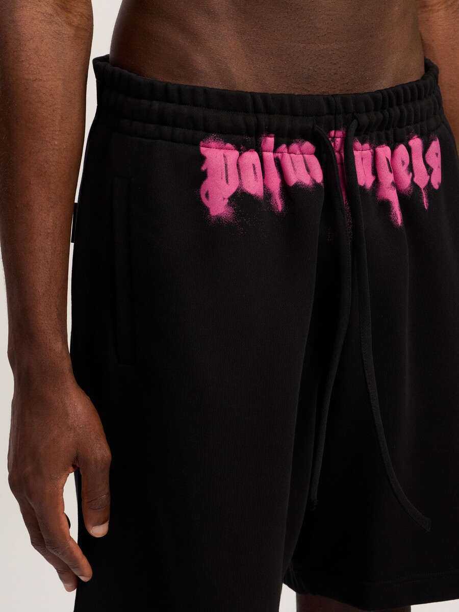 pantalones cortos deportivos con logotipo rociado