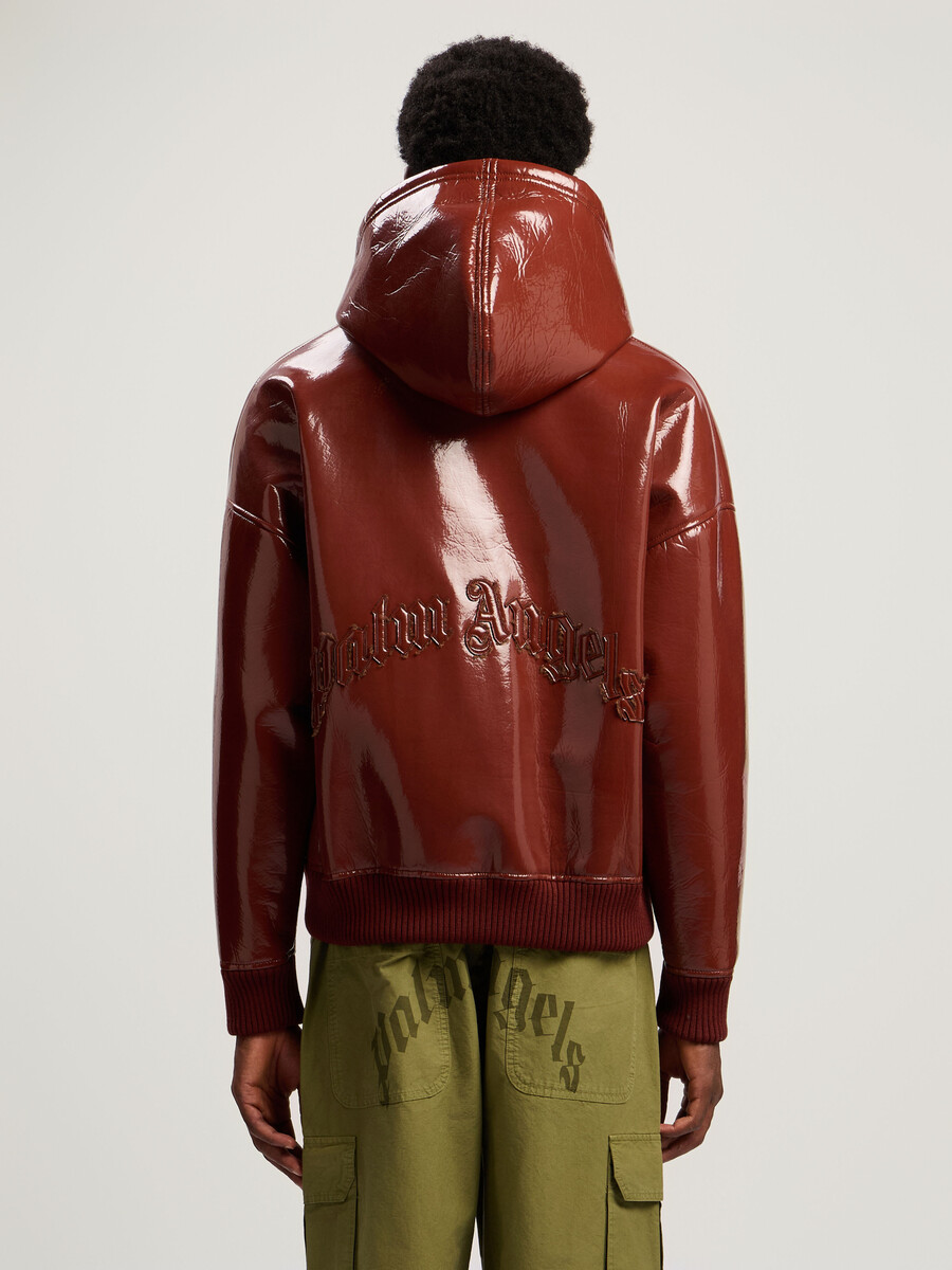 chaqueta bomber de vinilo con logotipo curvo