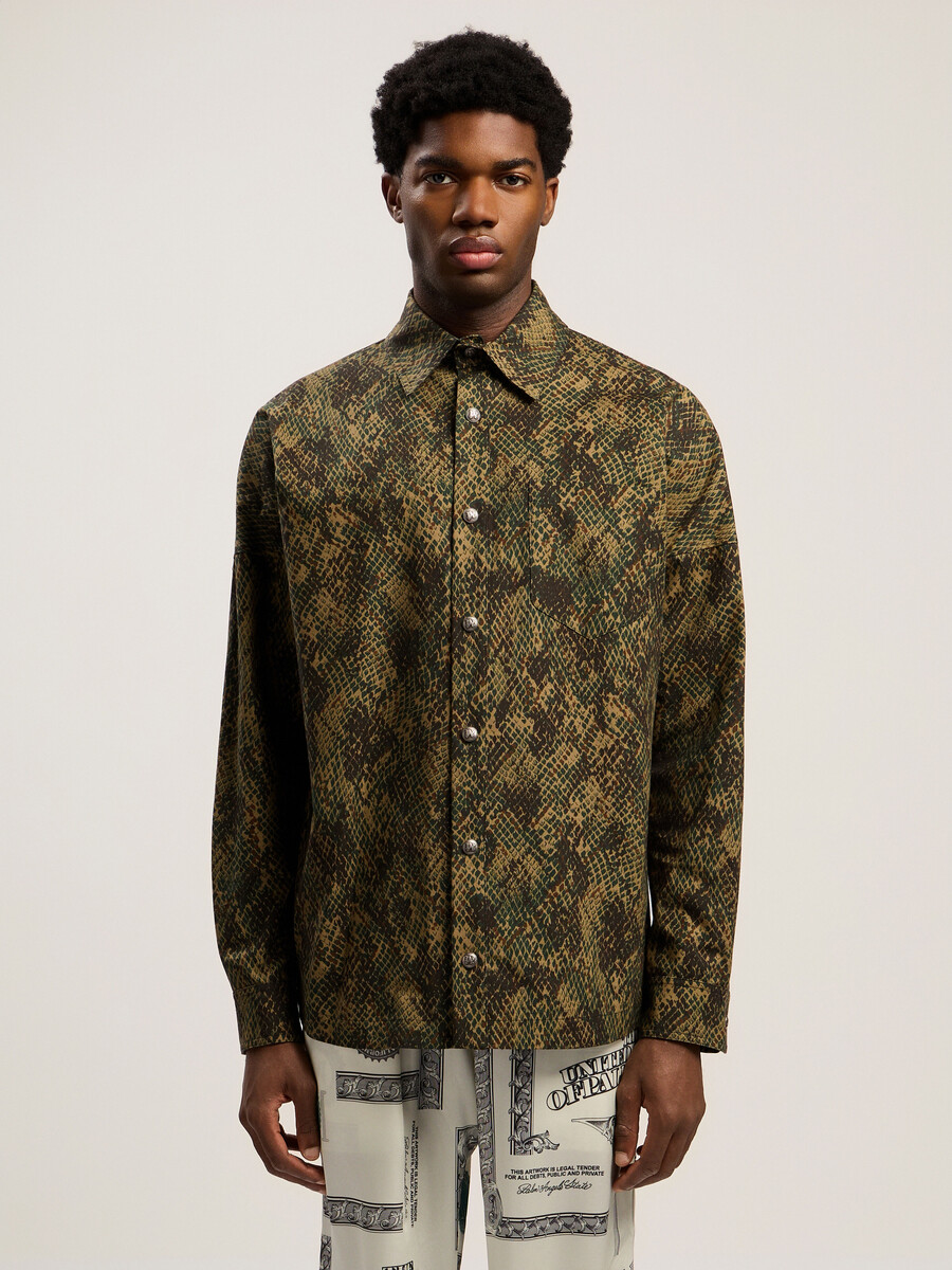 camisa clásica con logo de serpiente
