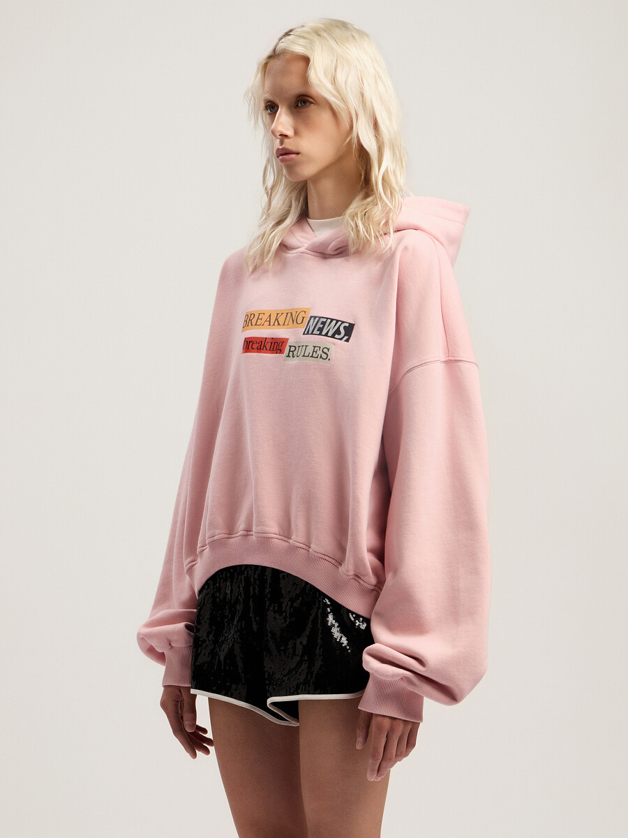 sudadera corta con capucha y cita de paxlatimes