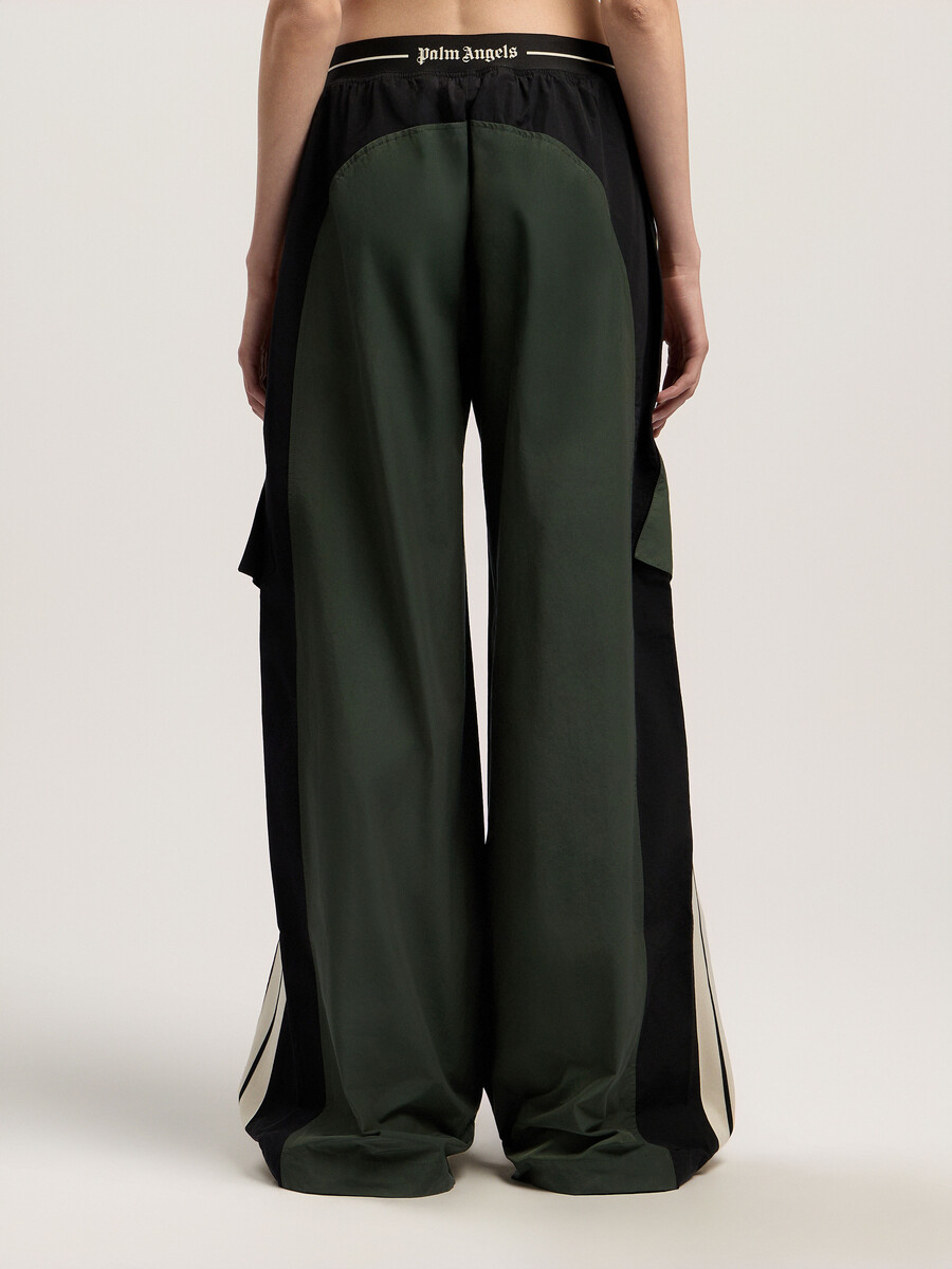 pantalones cargo con bloques de color