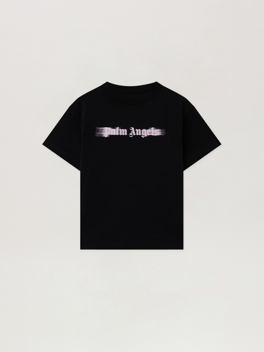 camiseta con logotipo borroso