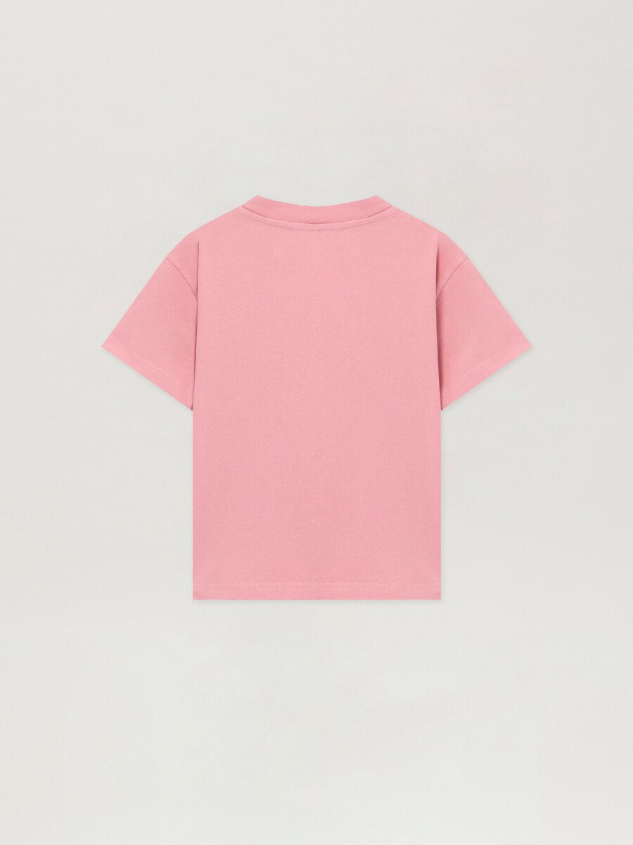 camiseta con logotipo borroso