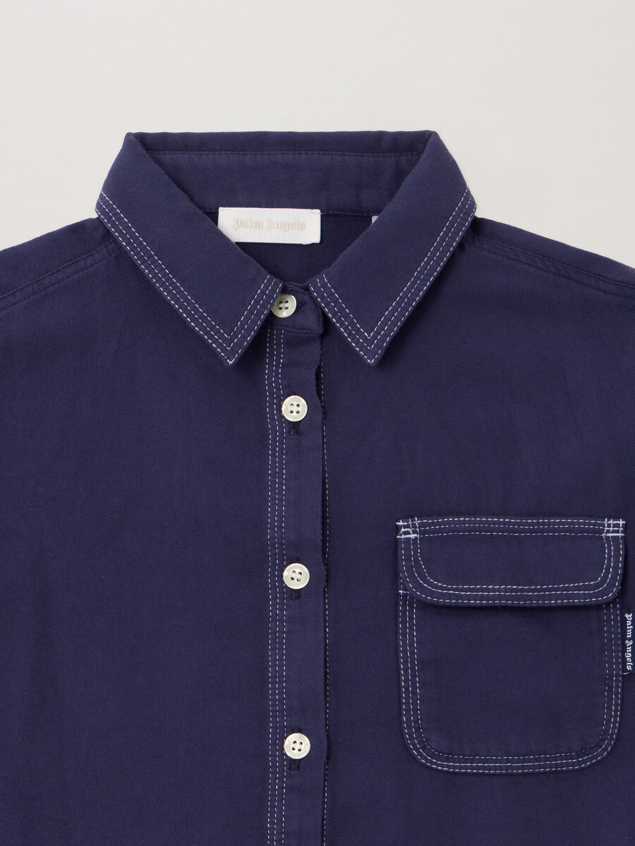 camisa de franela con logotipo curvo