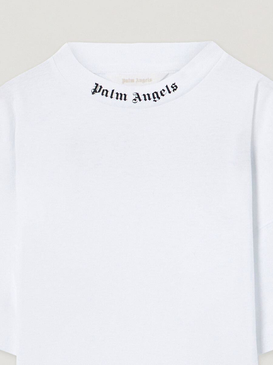 camiseta clásica con sobrelogotipo manga corta