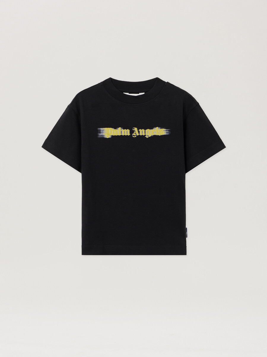 camiseta con logotipo borroso
