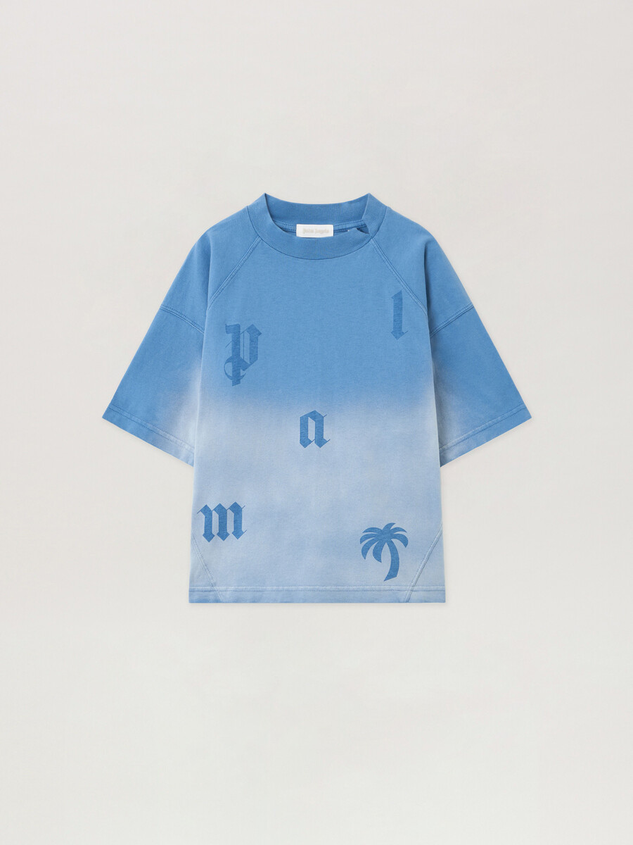 camiseta con letras degradadas lavadas