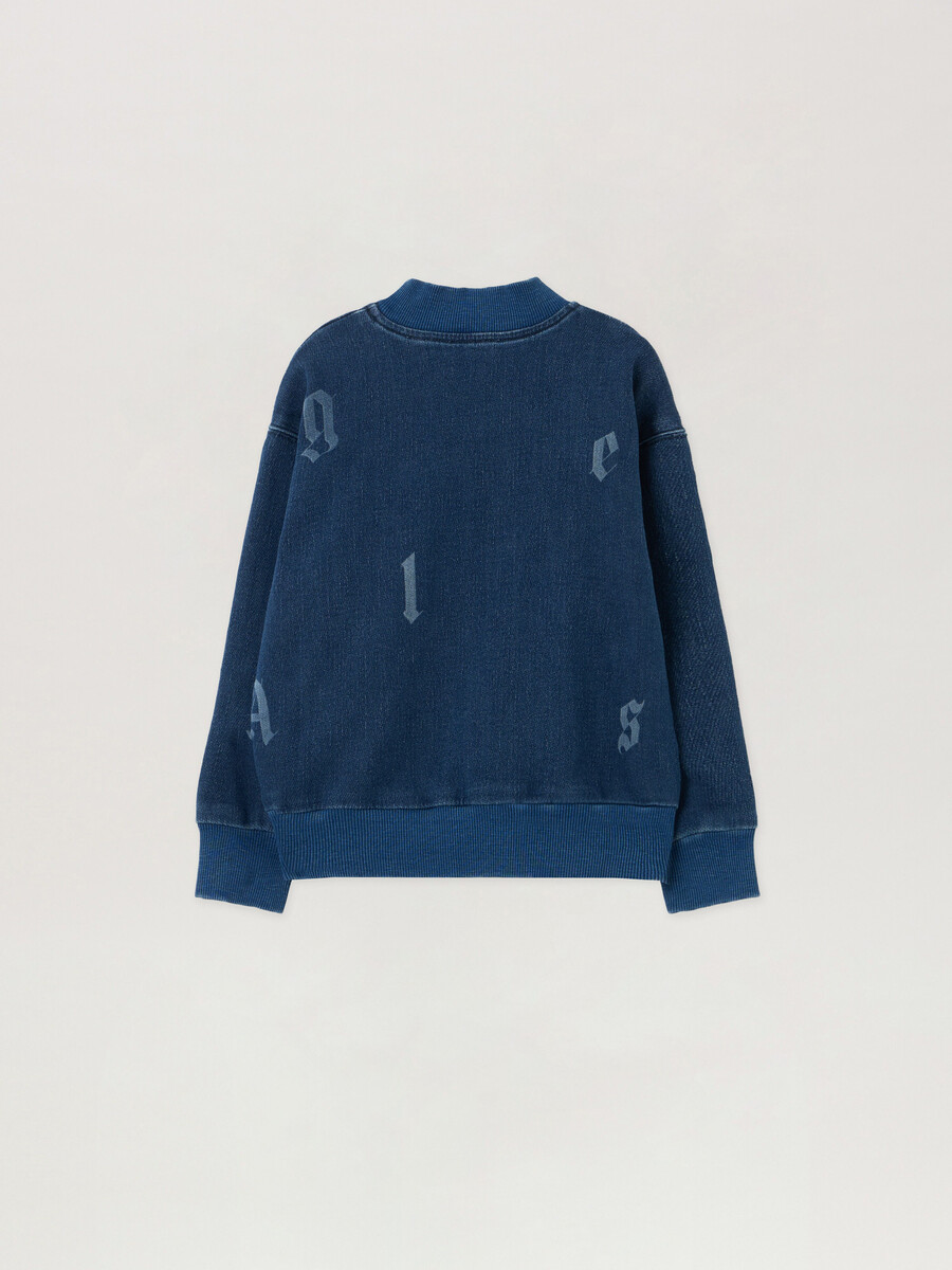 sudadera con letras lavadas