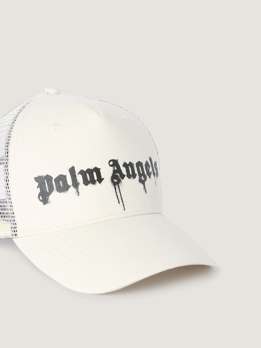 gorra de camionero con logotipo en aerosol