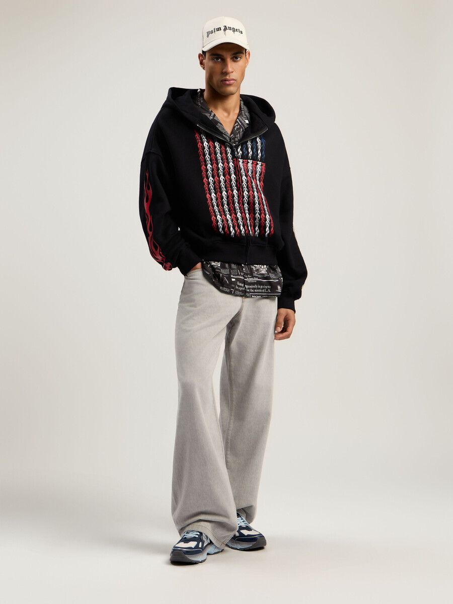 sudadera con capucha y cremallera con la bandera de las llamas