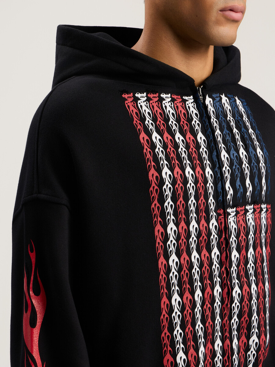 sudadera con capucha y cremallera con la bandera de las llamas